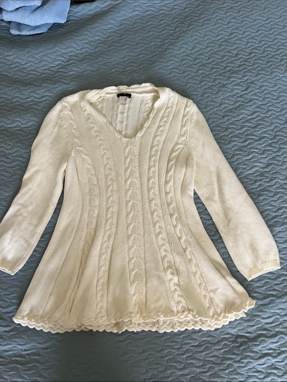 Cupio Cream Cable Knit V-Neck Sweater